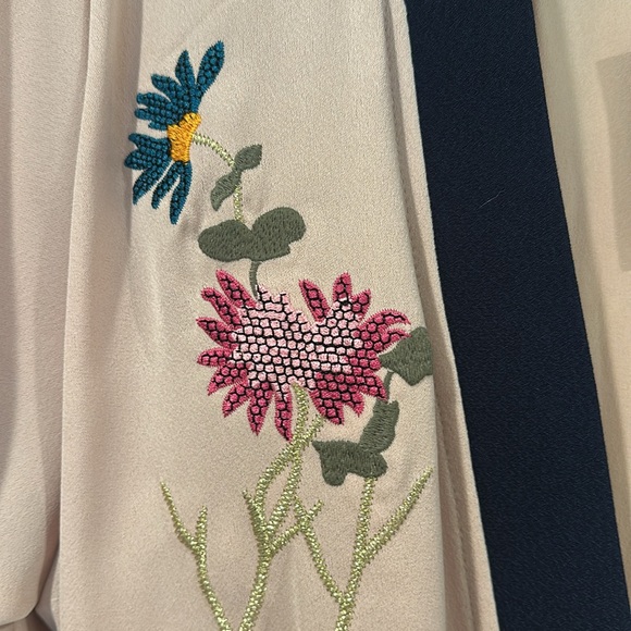 NWT unique Topshop kimono for style and comfort. Beautifully embroidered. - Picture 4 of 9